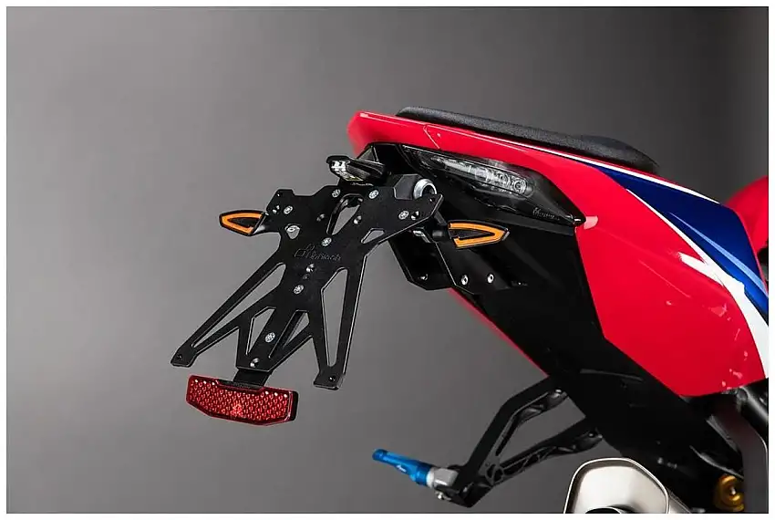 KIT Portatarga Lightech per Honda CBR 1000 RR-R SP 20-25 regolabile con Lucetarga LED + Catadiottro