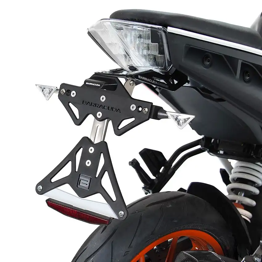 Portatarga Barracuda per KTM 125 Duke 17-21 regolabile con sottocodone