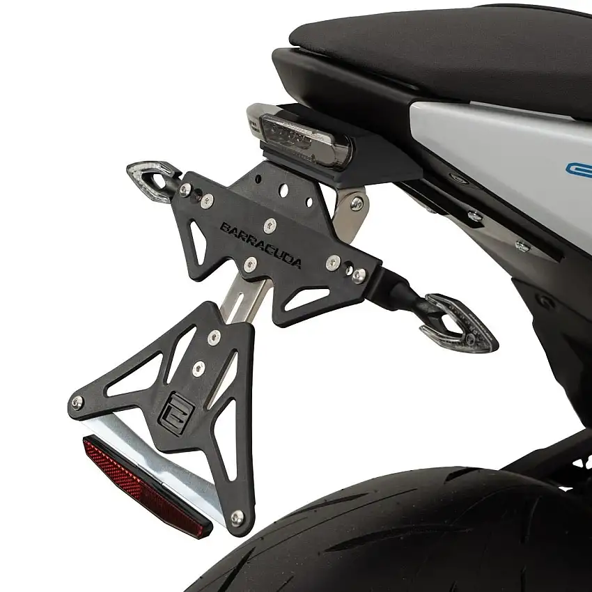 Kit Portatarga Barracuda per Suzuki GSX-8S 2023 regolabile con faro posteriore